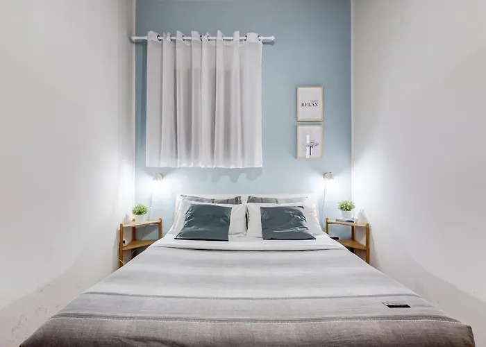 Coliseum Apartment *