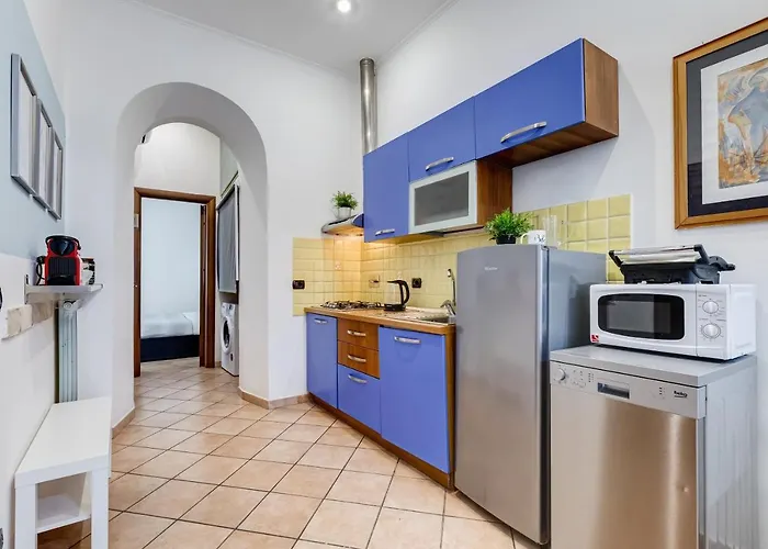 Coliseum Apartment *
