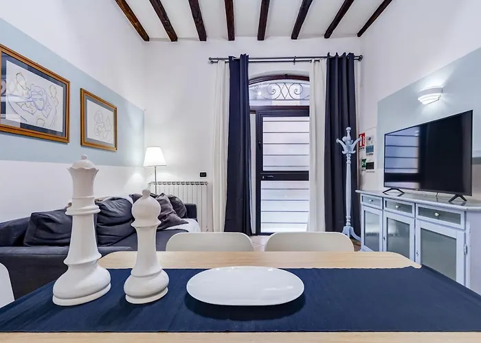 Coliseum Apartment