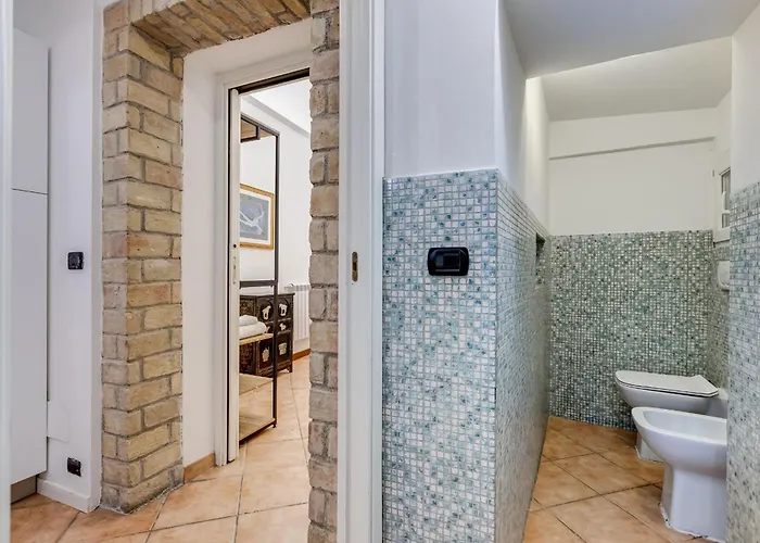 Coliseum Apartment *