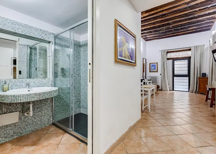 Coliseum Apartment