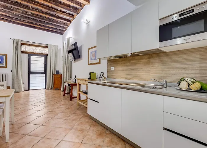 Apartment Coliseum *